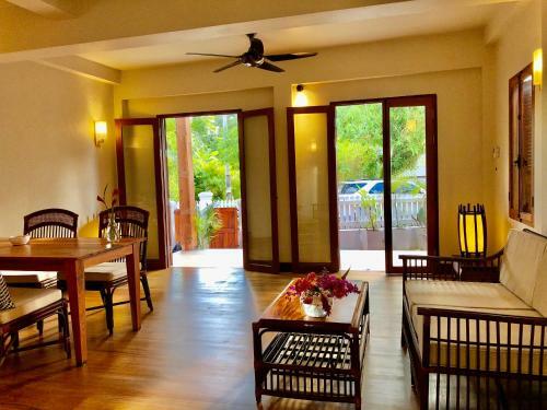 Hostal Peninsula Villas