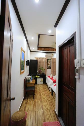 Bed & Breakfast The Art - Singharat Guest House