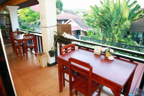 Bed & Breakfast The Art - Singharat Guest House