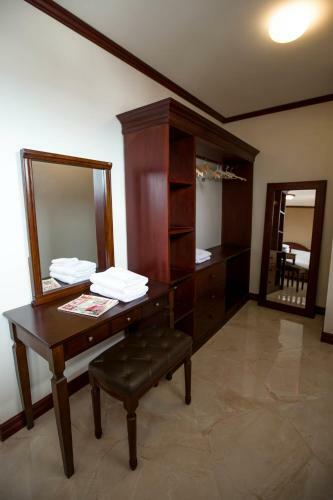 Hotel Capitol Residence