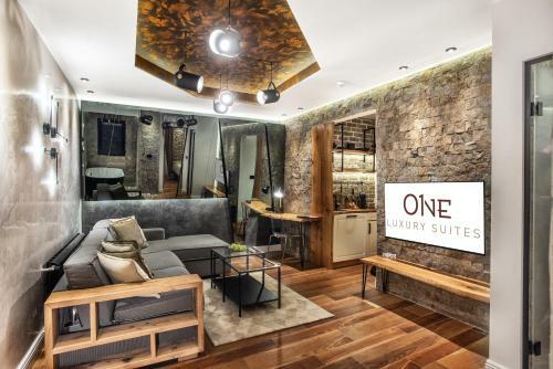 Hostal One Luxury Suites