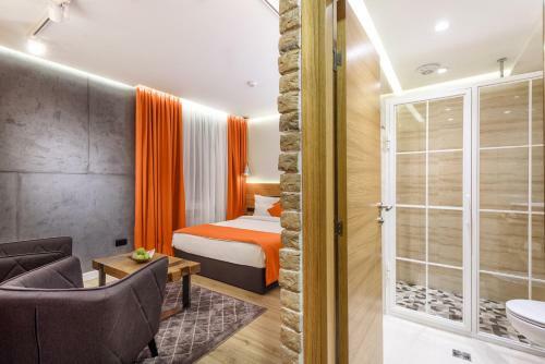 Hostal One Luxury Suites