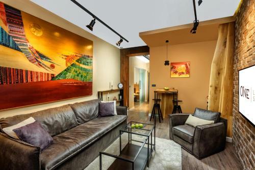 Hostal One Luxury Suites