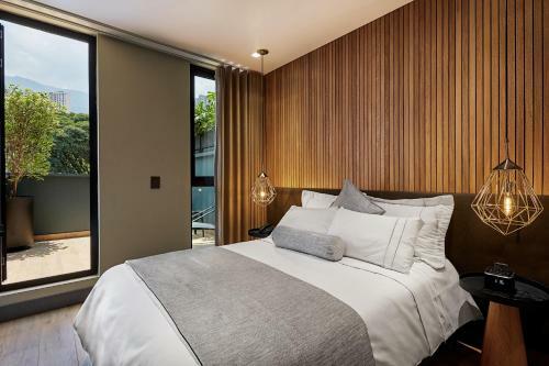 14 Urban Hotel