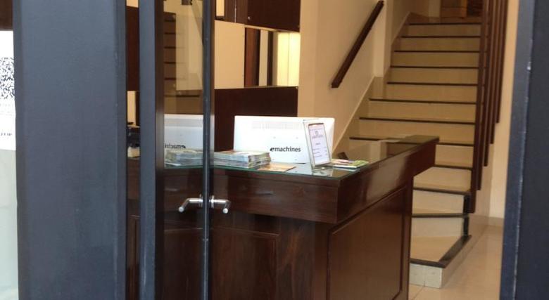 Hotel Lorenzo Suites