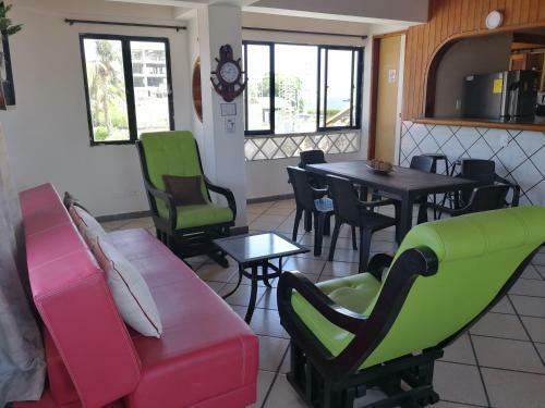 Hostal Posada Almond Bay