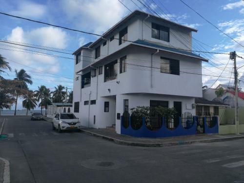 Hostal Posada Almond Bay