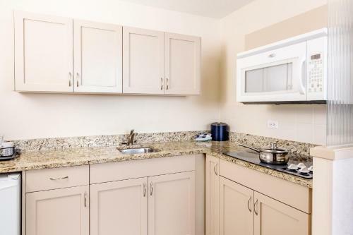 Campus Tower Suite Hotel