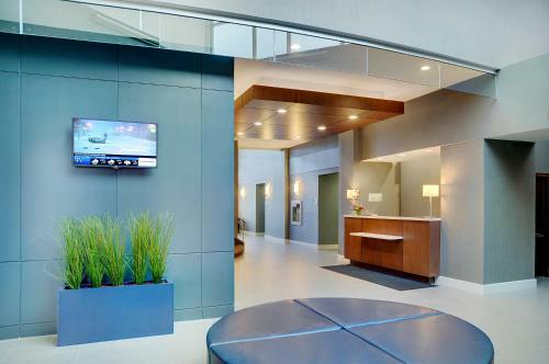 Holiday Inn Hotel & Suites London