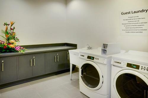 Holiday Inn Hotel & Suites London