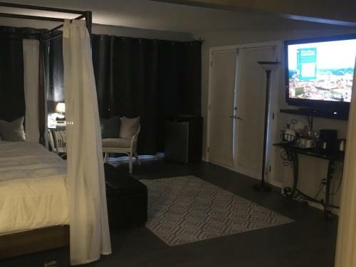 Long Lake Waterfront Bed And Breakfast