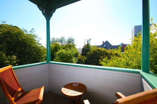 Posada Spinnakers Gastro Brewpub & Guesthouses