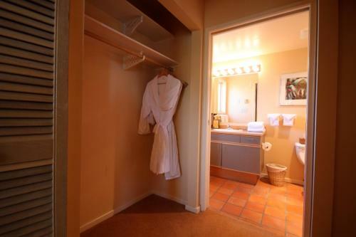 Posada Spinnakers Gastro Brewpub & Guesthouses