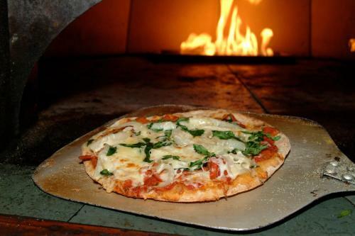 Posada Spinnakers Gastro Brewpub & Guesthouses