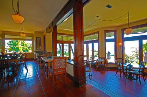 Posada Spinnakers Gastro Brewpub & Guesthouses