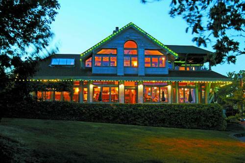 Posada Spinnakers Gastro Brewpub & Guesthouses