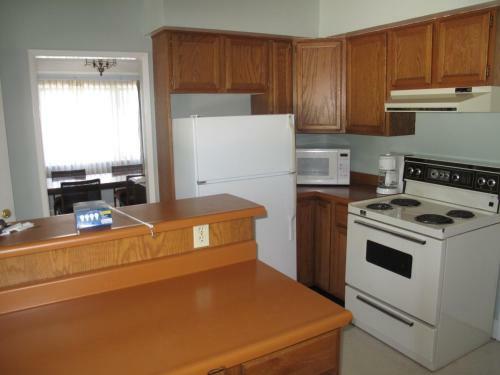 James Bay Inn Hotel, Suites & Cottage