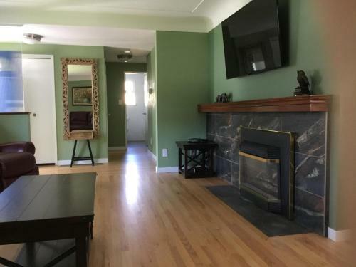 James Bay Inn Hotel, Suites & Cottage