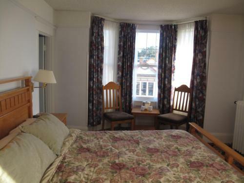 James Bay Inn Hotel, Suites & Cottage