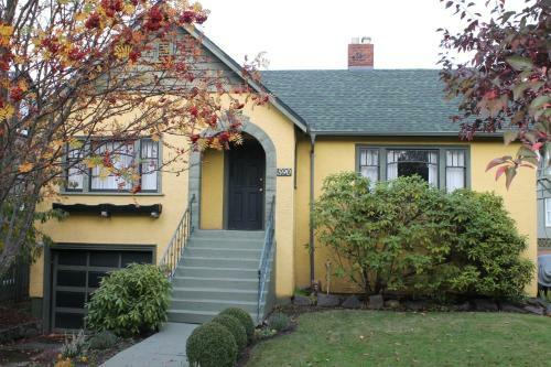 James Bay Inn Hotel, Suites & Cottage