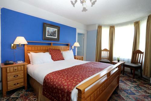 James Bay Inn Hotel, Suites & Cottage