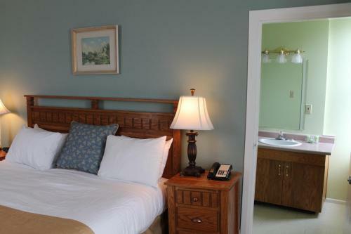 James Bay Inn Hotel, Suites & Cottage