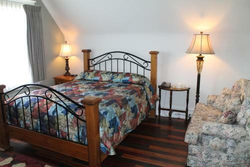James Bay Inn Hotel, Suites & Cottage