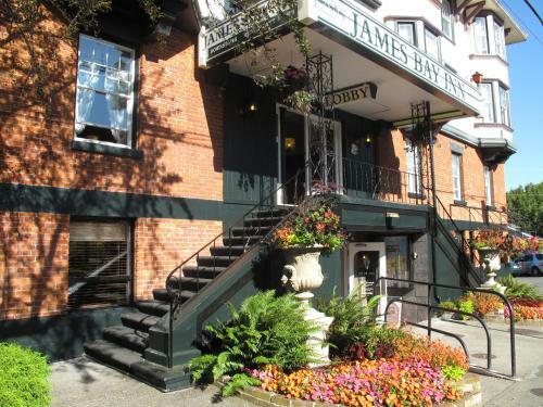 James Bay Inn Hotel, Suites & Cottage