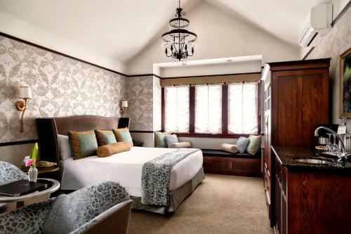 Abigail's Hotel