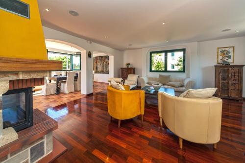 Sumartin Villa Sleeps 8 Pool Air Con Wifi