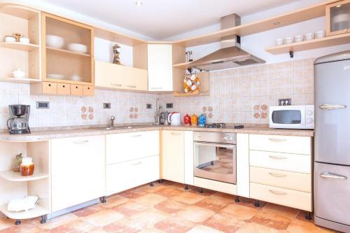 Sumartin Villa Sleeps 8 Pool Air Con Wifi