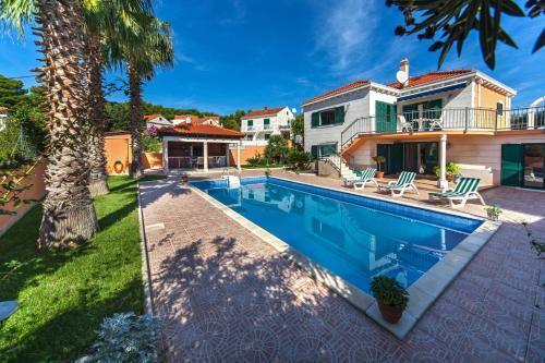 Sumartin Villa Sleeps 8 Pool Air Con Wifi
