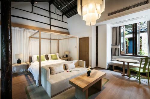 Formoon Boutique Hotel