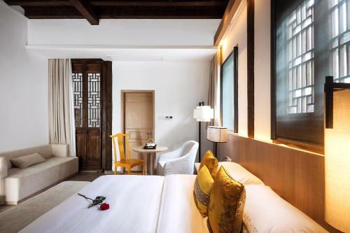 Formoon Boutique Hotel