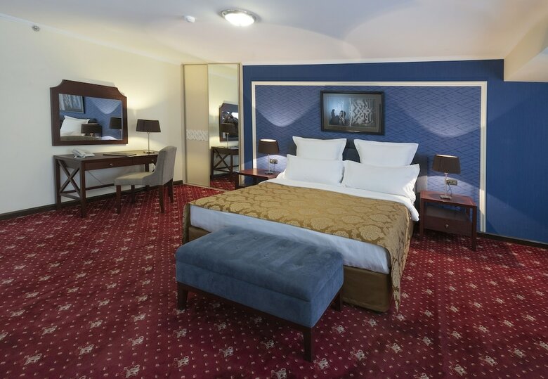 Ani Plaza Hotel