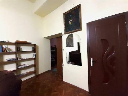 Republic Square Hostel And Tours