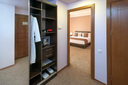 Hotel Ani Central Inn