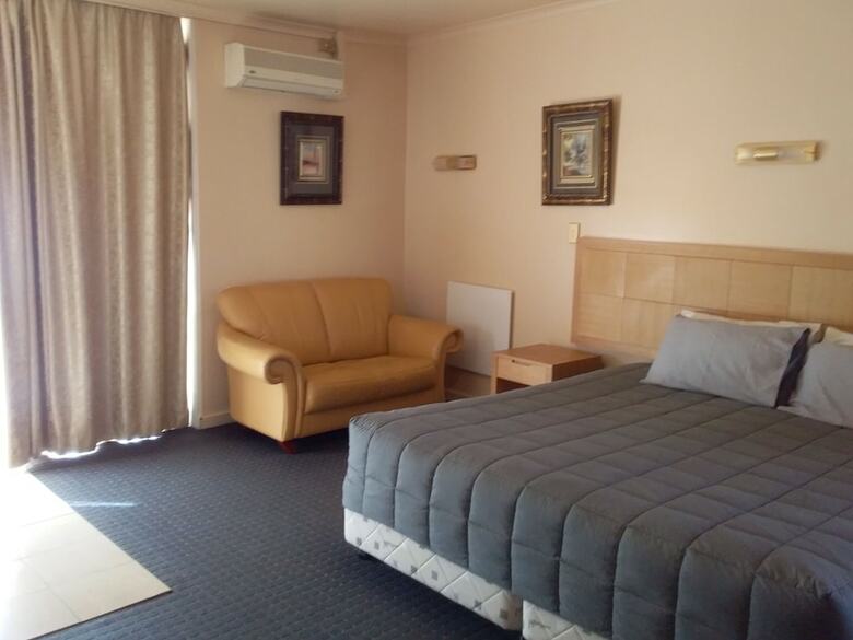 Desert Sand Motor Inn