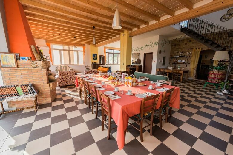 Bed & Breakfast La Casa Rossa Country House