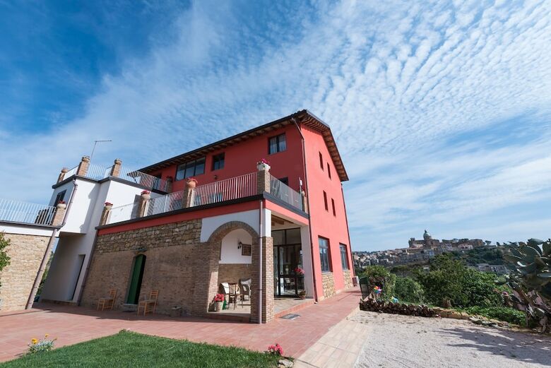 Bed & Breakfast La Casa Rossa Country House