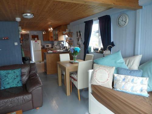 Houseboat Heyvon