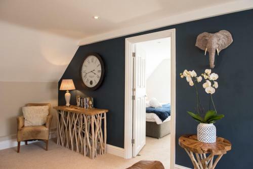 The Lodge At Broadway