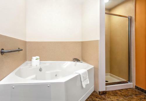 Holiday Inn Express Hotel & Suites Inverness