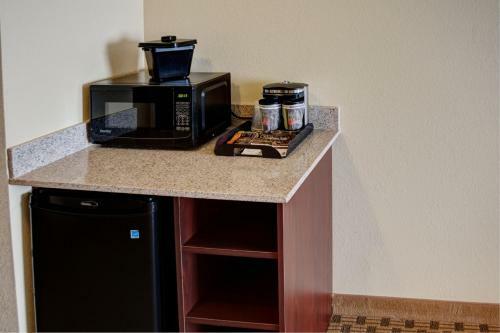 Hotel Cobblestone Inn & Suites - Waverly