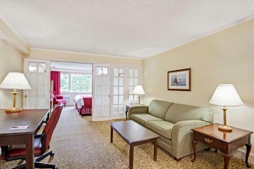 Hotel Ramada By Wyndham Seekonk Providence Area
