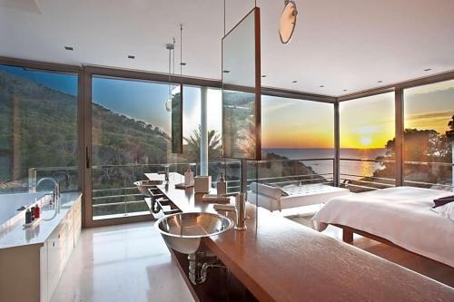 Cala Vadella Villa Sleeps 6 Pool Air Con Wifi