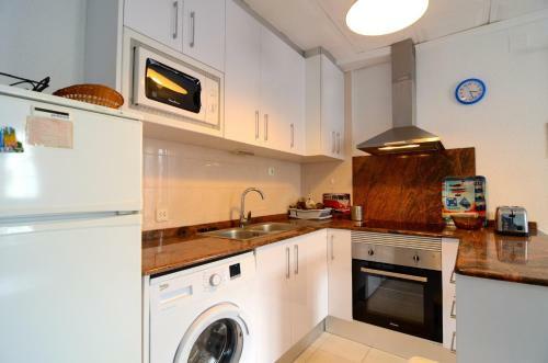 Apartamentos Cala Montgo