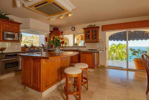 Pacific Ocean Views & Infinity Pool, Villa Miramar