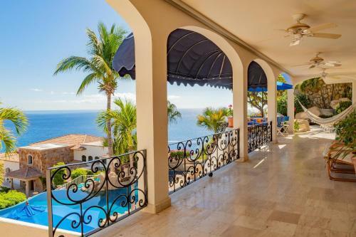 Pacific Ocean Views & Infinity Pool, Villa Miramar