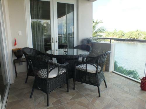 Hotel Holiday Isle Yacht Club